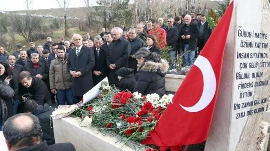 Deniz Yarbay Ali Tatar'a Mezarı Başında Anma T&ouml;reni