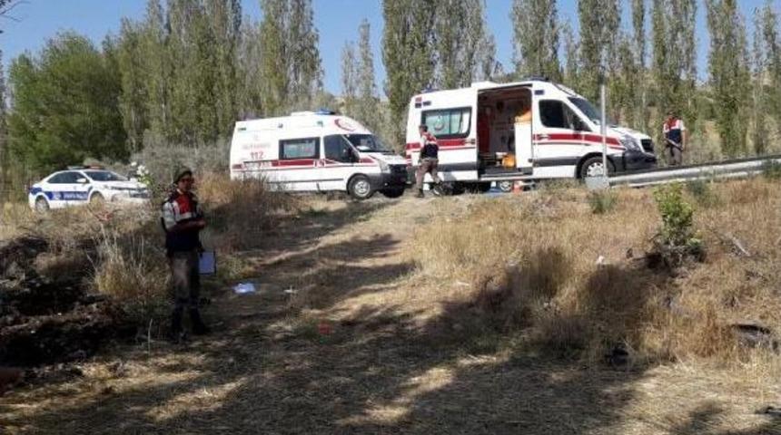 &Ccedil;orum'da Kaza: 1 &Ouml;l&uuml;, 3 Yaralı