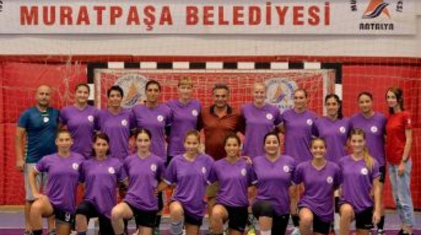 Muratpaşa Sezonu İstanbul&rsquo;da A&ccedil;ıyor