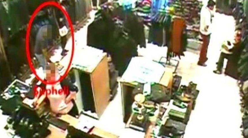 Soyunma Kabininde Hırsızlık Yaptı, Evinin &Ouml;n&uuml;nde Yakalandı