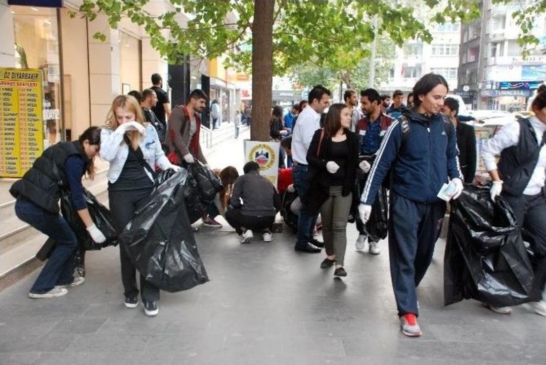 &Ouml;ğrenciler Farkındalık Oluşturmak İ&ccedil;in &Ccedil;&ouml;p Topladı