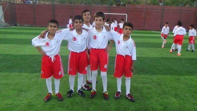 Kulp’ta 100 Çocuğa Spor Kıyafeti Dağıtıldı 1