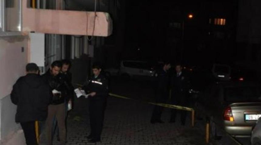 &Ccedil;atıdan D&uuml;ş&uuml;p &Ouml;ld&uuml;