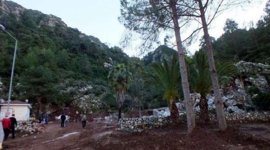 55 Kilo Dinamit Patlatıldı, Ağa&ccedil;lar Zarar G&ouml;rmedi