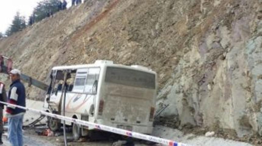 Isparta&rsquo;da Kaza: 15 &Ouml;l&uuml;, 30 Yaralı