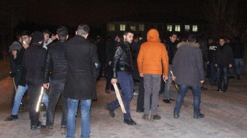 Atat&uuml;rk &Uuml;niversitesi&rsquo;nde Karşıt G&ouml;r&uuml;şl&uuml; &Ouml;ğrenciler Arasında Kavga