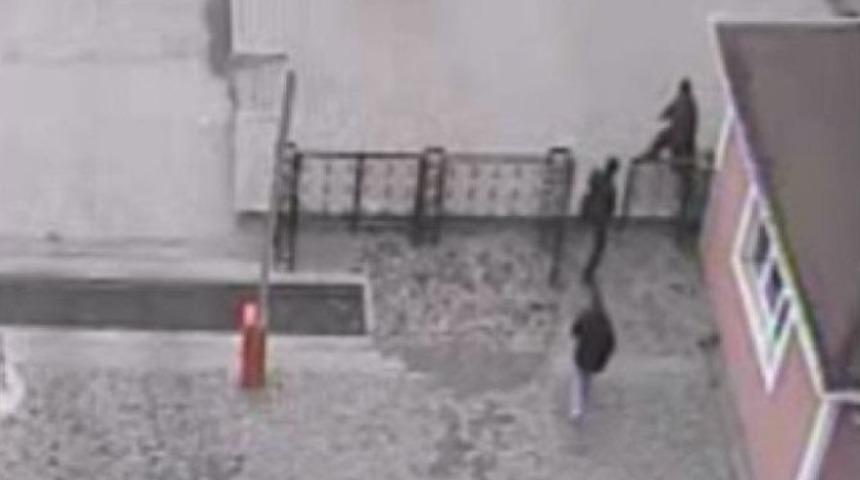 Adliye &Ouml;n&uuml;ndeki Cinayetin G&ouml;r&uuml;nt&uuml;leri Ortaya &Ccedil;ıktı