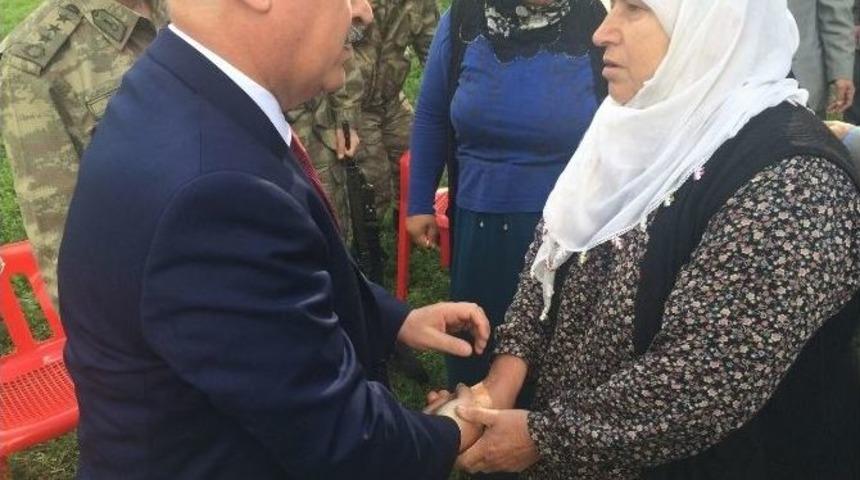 Vali Öztürk’ten Şehit Korucunun Aile Taziye Ziyareti
