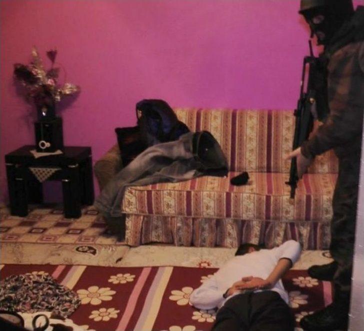 Bursa’da Bonzai Satıcılarına Nefes Kesen Şafak Operasyonu: 37 Gözaltı G4