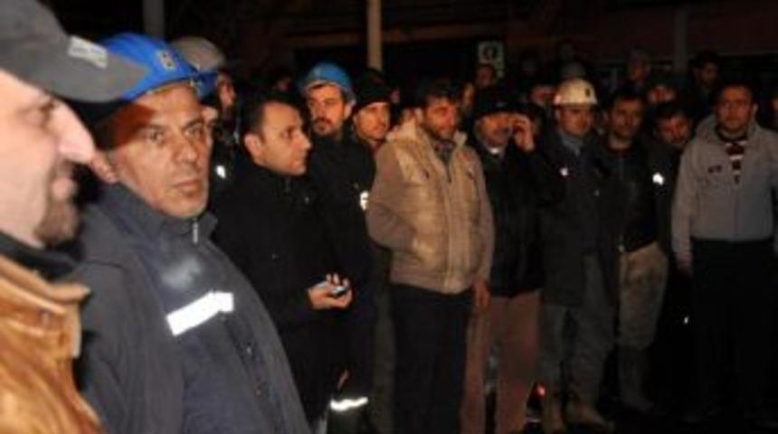 Madencilerin Yer Altındaki Eylemi S&uuml;r&uuml;yor (5)