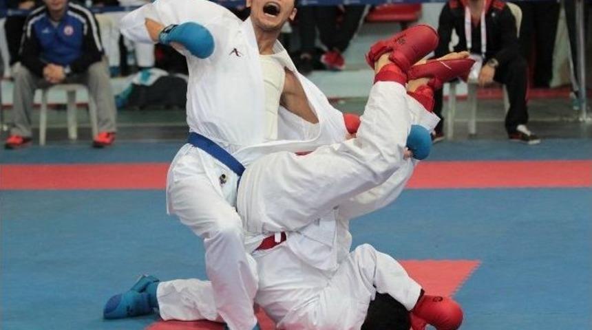 T&uuml;rkiye Karate Şampiyonasında Gen&ccedil;lerin G&uuml;n&uuml;