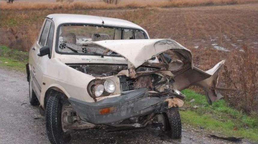 &Ouml;ğretmenler Kazada Yaralandı