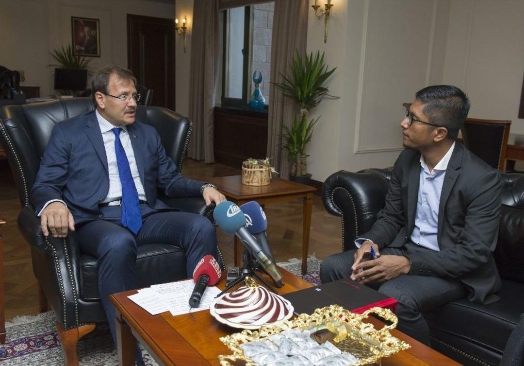 Başbakan Yardımcısı &Ccedil;avuşoğlu, Avrupa Rohingya Konseyi Temsilcisi Kyaw&rsquo;ı Kabul Etti