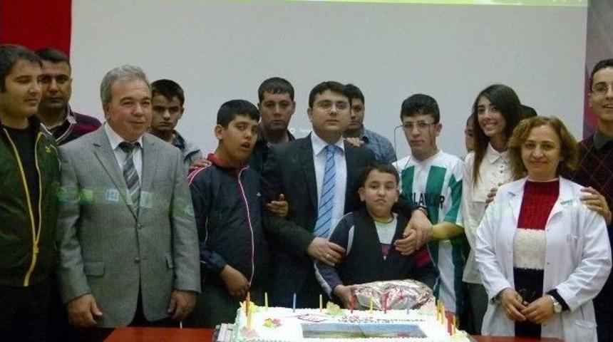 Karaisalı Kaymakam Mehmet Tun&ccedil;, Engelli &Ouml;ğrencilerin Doğum G&uuml;n&uuml;ne Katıldı