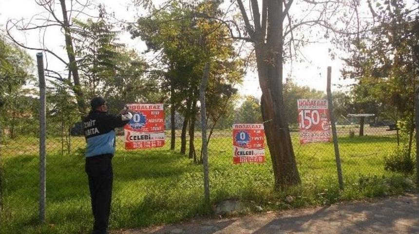 İzmit&rsquo;te Yasak Afiş Cezasız Kalmıyor