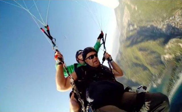 Ağırlığı Taşıyamayan Paraşüt Havada İkiye Bölündü 3