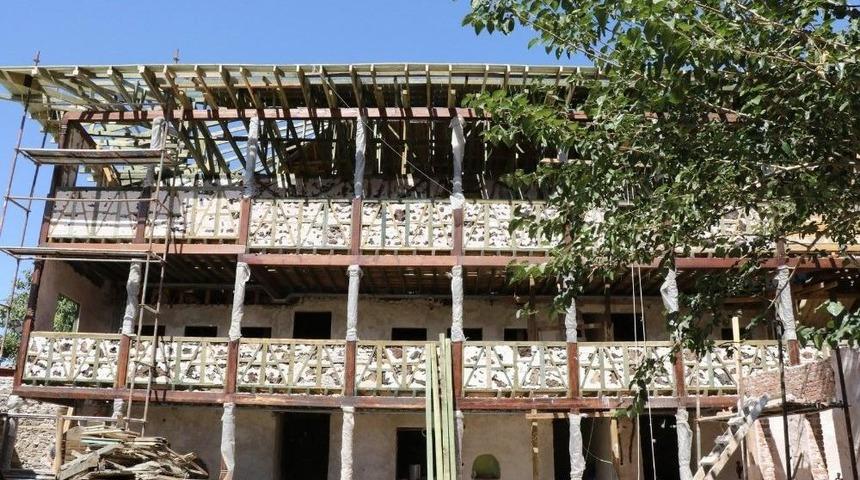 Tarihi Kula Evleri Restore Ediliyor