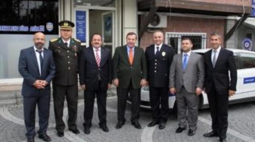 Esenyurt İl&ccedil;e Protokol&uuml;nden Emniyet M&uuml;d&uuml;r&uuml;ne Ziyaret