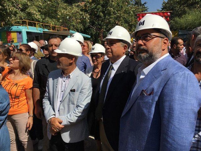 Kartal&rsquo;da 24 Bina, D&ouml;n&uuml;ş&uuml;m Kapsamında Yıkıldı 1