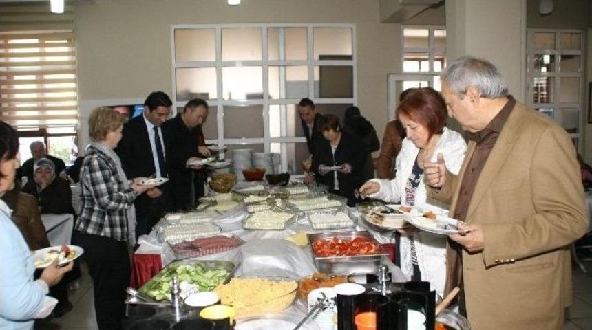 Karşıyaka 100. Yıl Ortaokulu&rsquo;ndan Dayanışma Kahvaltısı