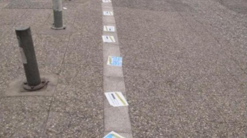 Chp Pankartlarına Kaldırımdan Cevap