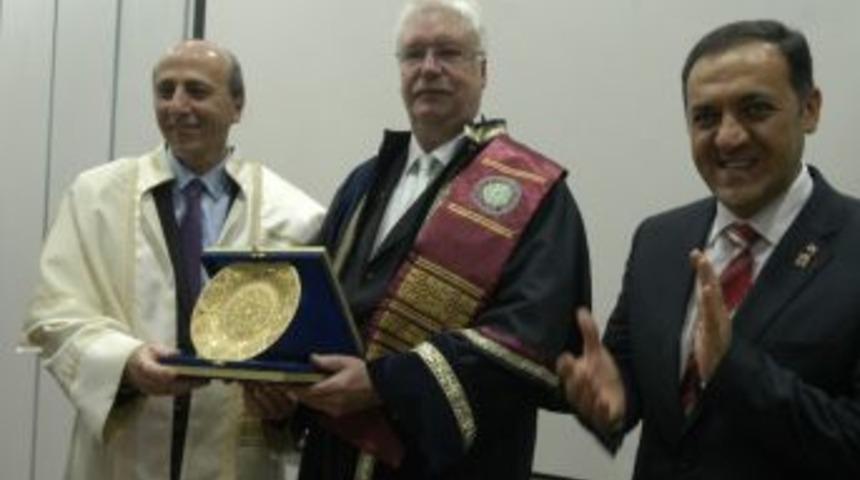 Hessen İle Dostluk K&ouml;pr&uuml;s&uuml; &rsquo;fahri Doktora&rsquo; İle Ta&ccedil;landı