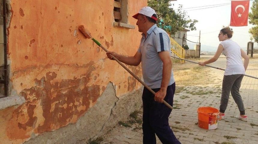 Fedakar &Ouml;ğretmenler Boya Yaptı