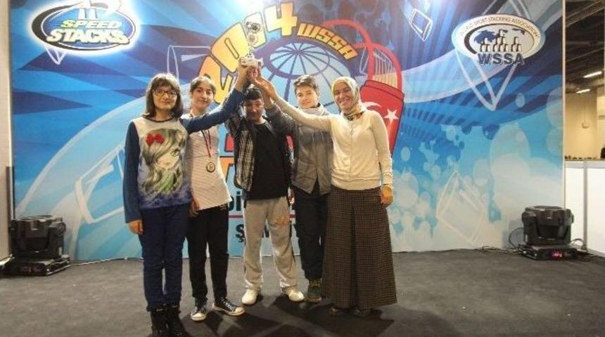 Enderun&rsquo;lu &Ccedil;ocuklar Madalyalarla D&ouml;nd&uuml;