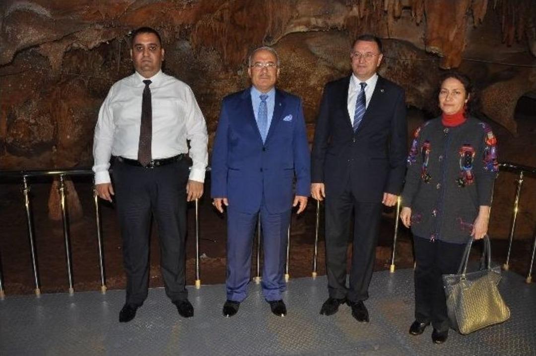 Taşkuyu Mağarası&rsquo;nın İlk Ziyaret&ccedil;isi Hatay B&uuml;y&uuml;kşehir Belediye Başkanı Savaş Oldu