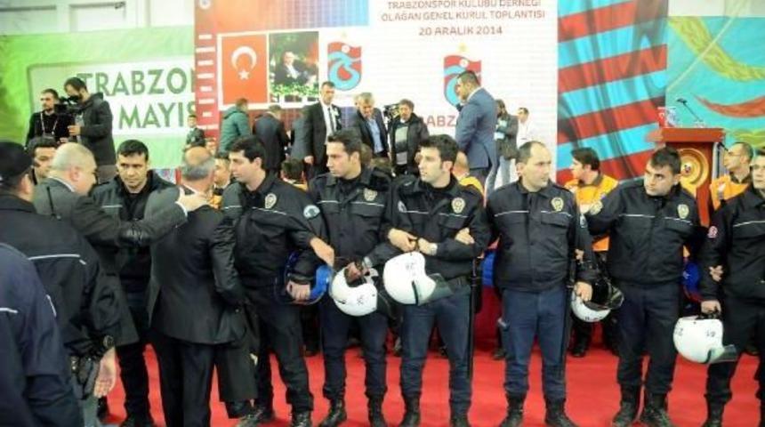 Trabzonspor'un Genel Kurulu Kavgayla Başladı