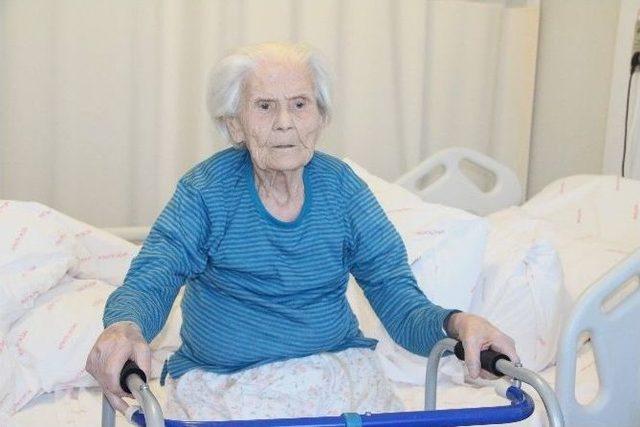101 Yaşındaki Nineye Kalça Kırığı Ameliyatı