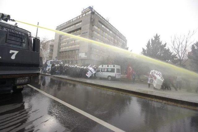 Eğitim-iş’in Eylemine Biber Gazlı Ve Toma’lı Müdahale