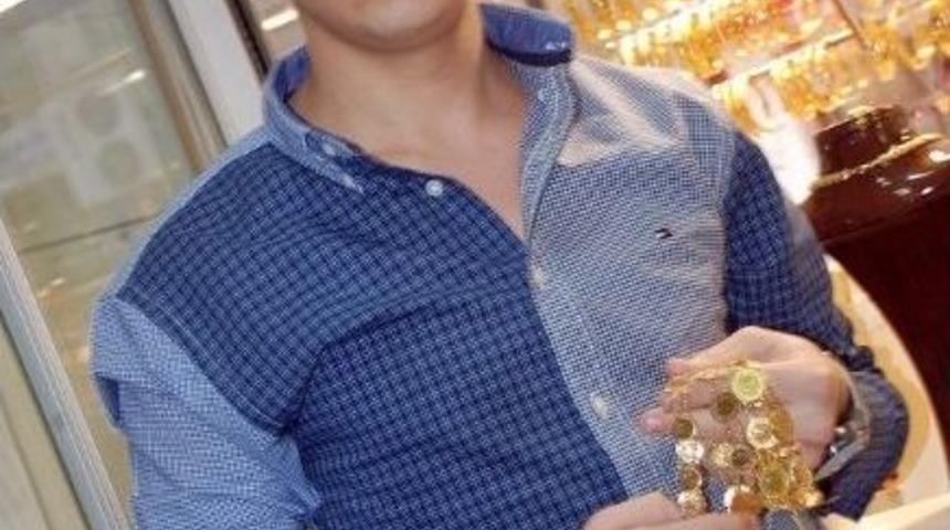 (&ouml;zel Haber) Sahte Altınları Paraya &Ccedil;evirmek İsteyen Gen&ccedil; &Ccedil;iftin G&ouml;r&uuml;nt&uuml;leri G&uuml;venlik Kamerasında