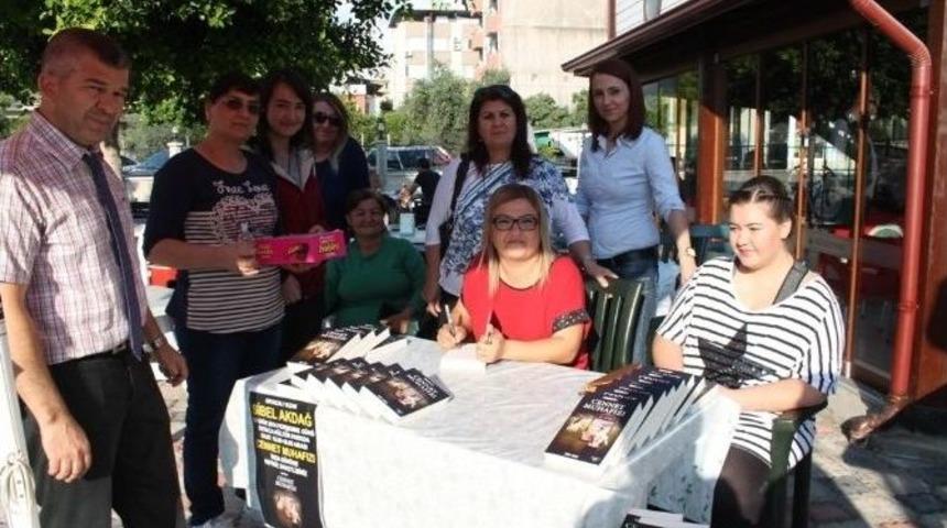 Ortacalı Gen&ccedil; Yazarın İlk İmza G&uuml;n&uuml;