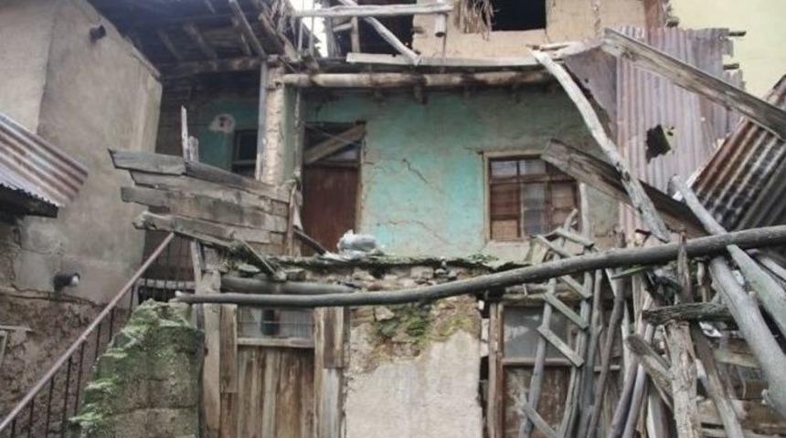 Madde Bağımlıları Metruk Evde Yangın &Ccedil;ıkardı