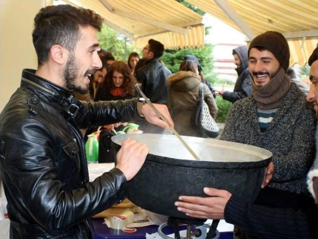 &Ouml;ğrencilerden &Ccedil;orbalı Protesto