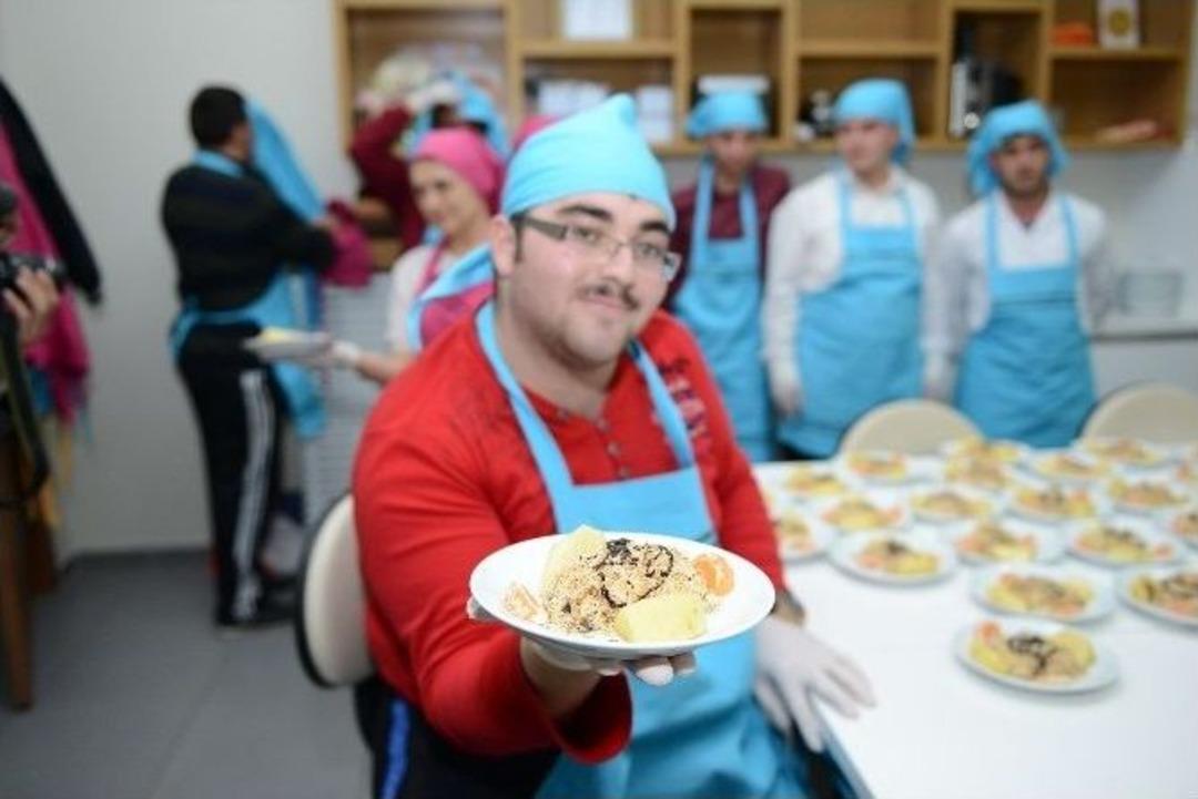 Vali Kara&rsquo;dan Engelli Eğitim Merkezine Ziyaret