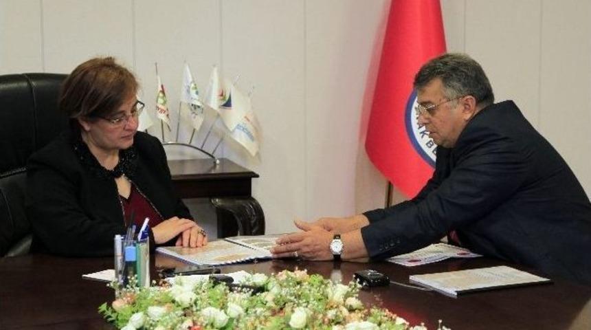 Konak&rsquo;ta Mahallelerin Sorunlarına Jet &Ccedil;&ouml;z&uuml;m