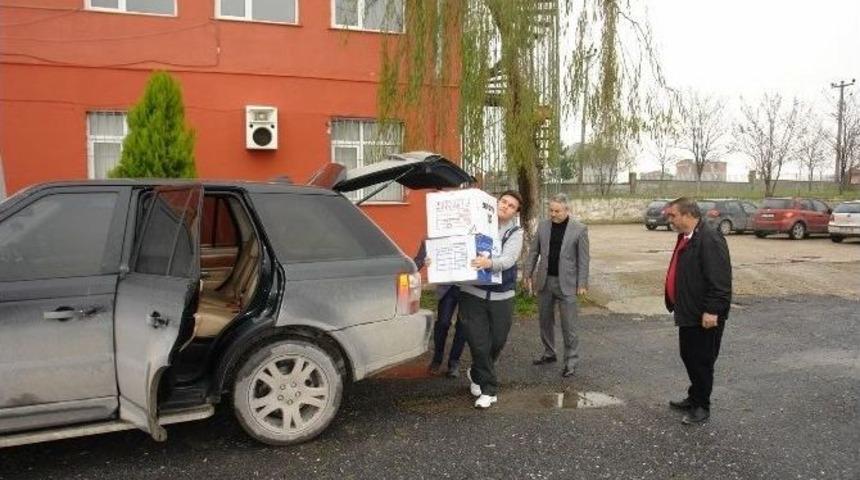 Hayırsever İş Adamından Ayakkabı Yardımı