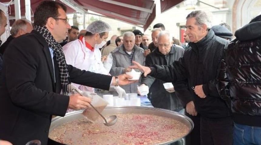 Beylikd&uuml;z&uuml;&rsquo;nde Aşure Kazanları Kaynadı