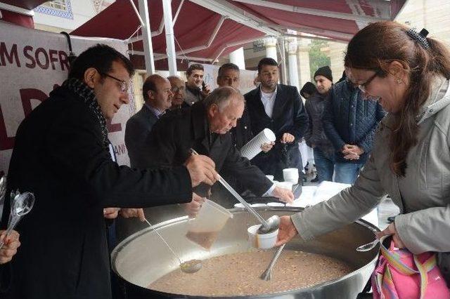 Beylikdüzü’nde Aşure Kazanları Kaynadı