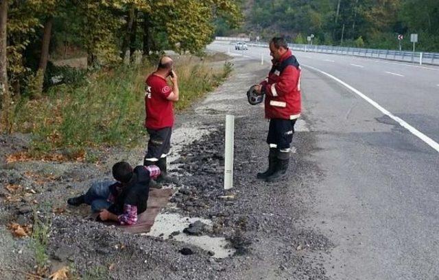 Zonguldak'ta Otomobil Şarampole Devrildi: 3 Yaralı