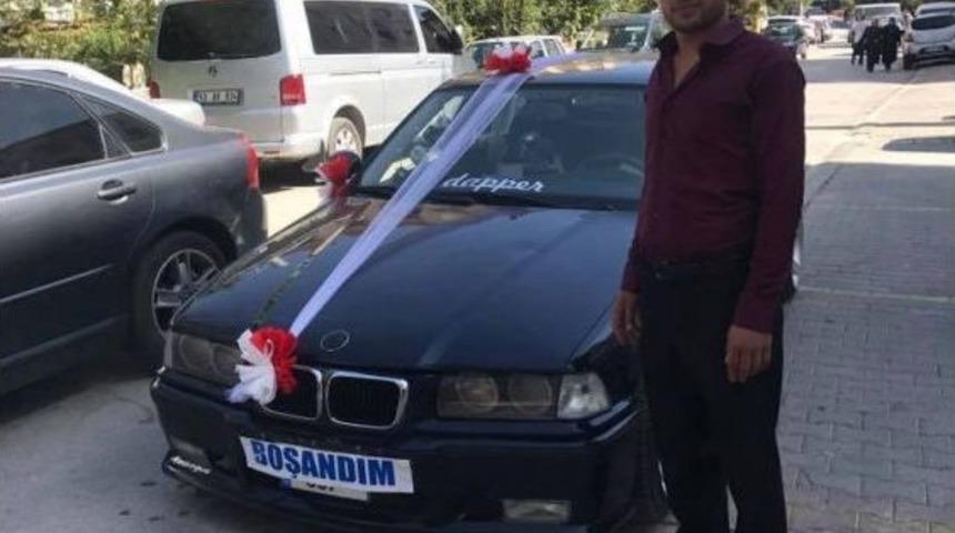 Eşinden Boşanan Adam Aracına Yazdırdığı Yazılarla Sevincini Duyurdu