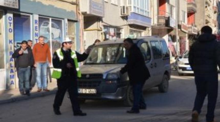 Dolmuşun &Ccedil;arptığı Yaya Yaralandı