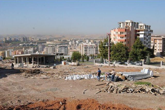 Şanlıurfa’da Çocuk Oyun Dünyası İnşaatı Devam Ediyor