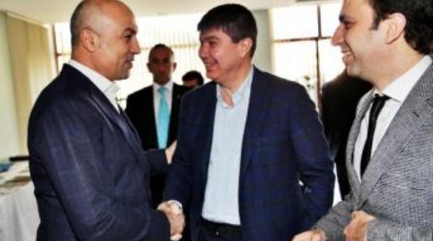 Antalya'da Yılbaşı S&uuml;slemeleri Başladı