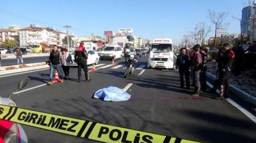 Yolun Karşısına Ge&ccedil;mek İsterken Can Verdi