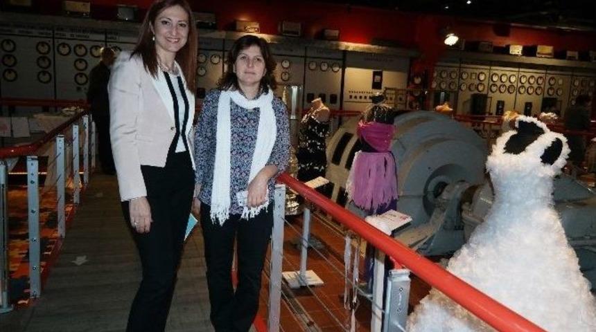 Atıklar Gelinlik Oldu