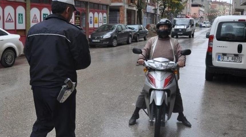 Cezaya Kızıp 75 Yaşında Ehliyet Aldı