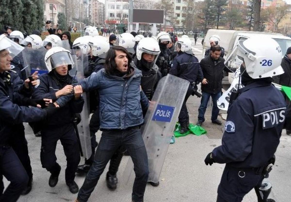 Eskişehir&rsquo;de Basın A&ccedil;ıklaması Yapmak İsteyen Gruba M&uuml;dahale: 16 G&ouml;zaltı